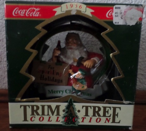 04587-2 € 10,00 coca cola ornament kerstman met kabouter.jpeg